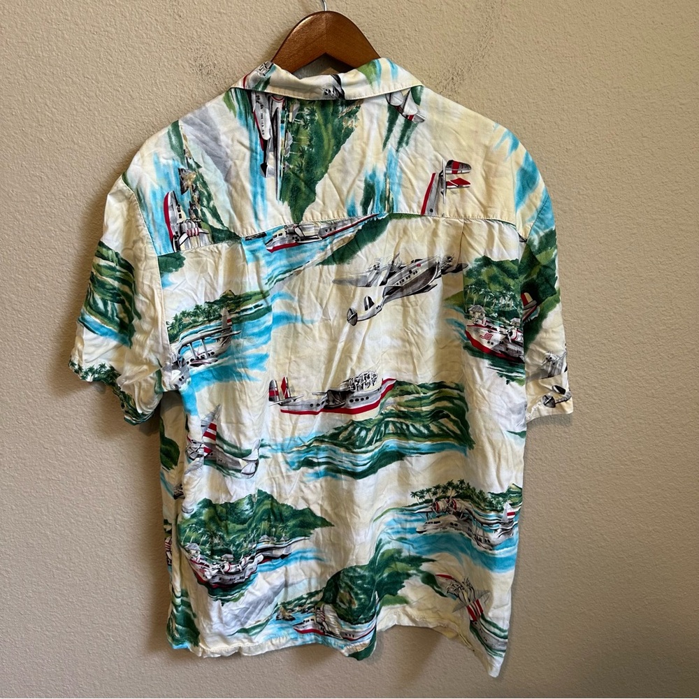 Paradise Found Magnum PI Men’s Plane Patterned Hawaiian Shirt - Picture 2 of 3